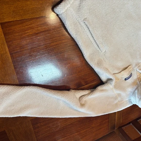 Patagonia Off-White Fleece Pullover - Picture 10 of 12